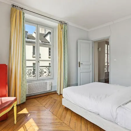 Pantheon, Rue Cardinal Lemoine - Id 1023 Apartment *